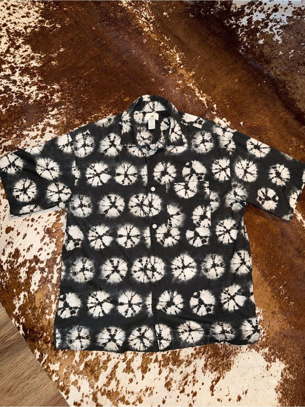 H&M Black and White Tie-Dye Relaxed Shirt men’s size medium